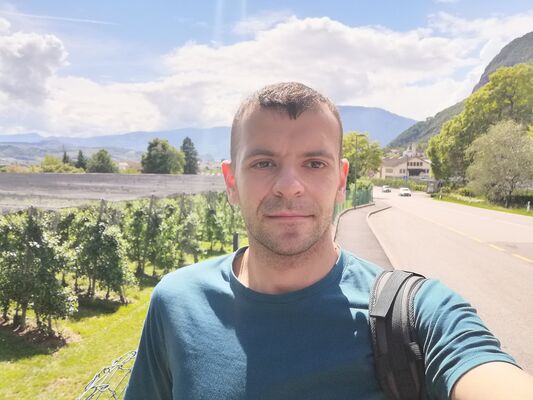  ,   Viktor, 40 ,   ,   