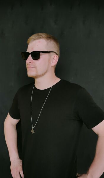  ,   Anton, 32 ,   ,   