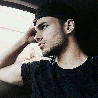  ,   Artur, 32 ,   ,   , 