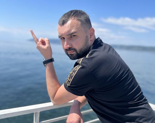  ,   Alex, 25 ,   