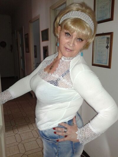  ,   Scarllet, 61 ,     , c 