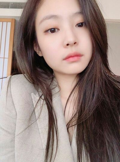  ,   Jennie, 26 ,   