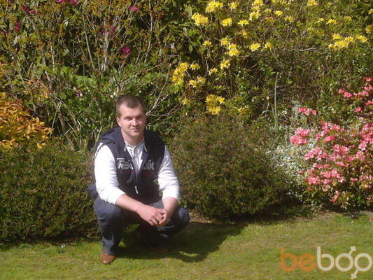  ,   Tomas, 44 ,   