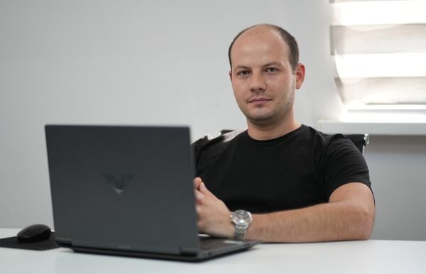  ,   Edgor, 31 ,     , c , 
