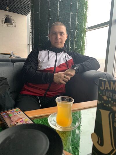  ,   Anton, 32 ,   ,   