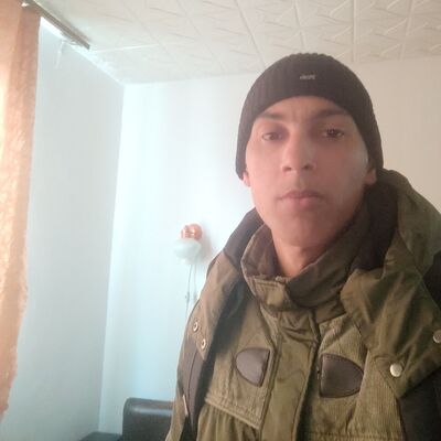  ,   Rafael, 40 ,  