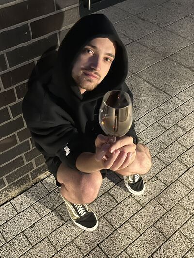  ,   Anton, 28 ,   ,   , c 