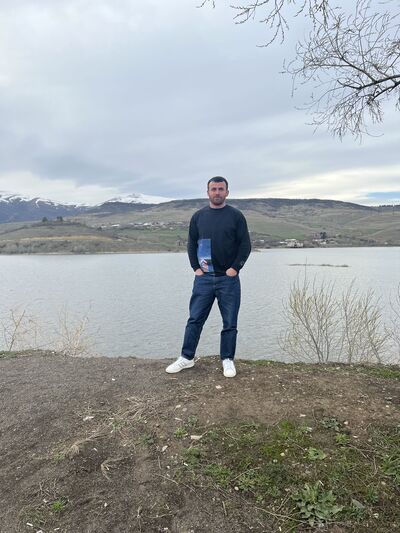  ,   Armen, 32 ,   ,   