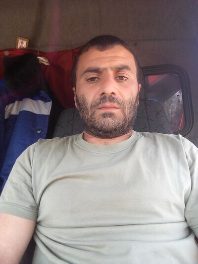  ,   Artur, 37 ,   ,   