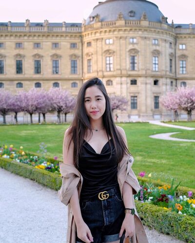  Canary Wharf,   Miss Julia, 35 ,   ,   