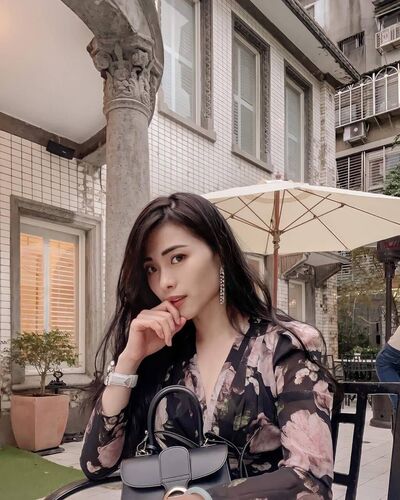  ,   Delia, 36 ,   ,   