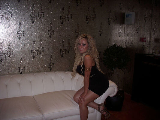  ,   Lola, 35 ,   ,   , c 