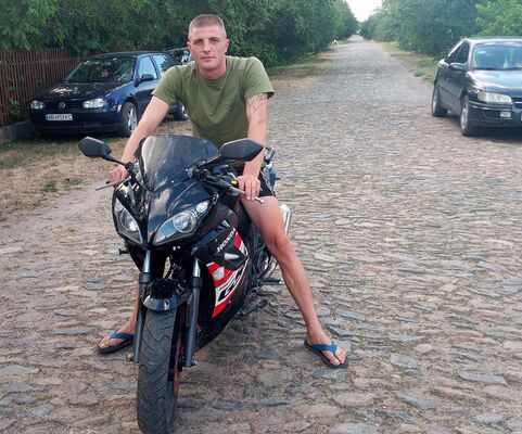  ,   Yurij, 32 ,   ,   
