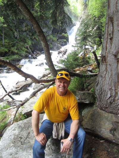  ,   Viktor, 63 ,   