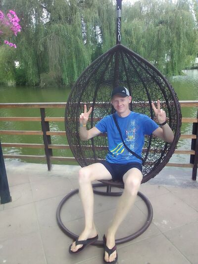  ,   Viktor, 37 ,   