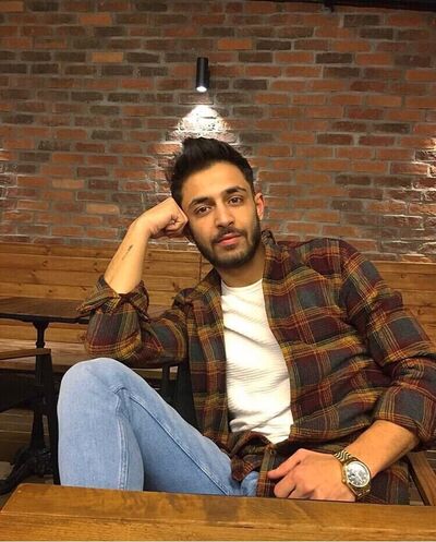  ,   Hovik, 30 ,   ,   