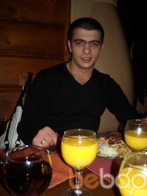  ,   Artur, 33 ,  