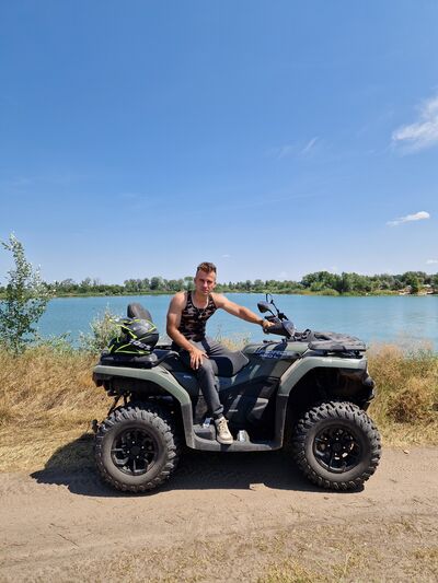  ,   Yarik, 32 ,   