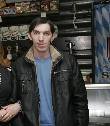  25292810  Viktor, 46 ,    
