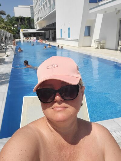  ,   Ilona, 47 ,   ,   
