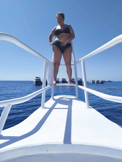  ,   Linda, 42 ,   ,   