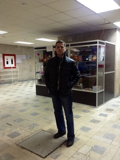  ,   Elvis, 49 ,   