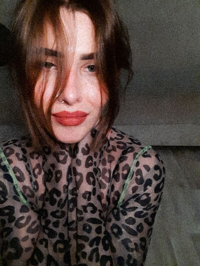  ,   Mona, 32 ,   