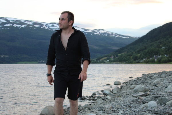  ,   Ruslan, 40 ,   ,   , c 