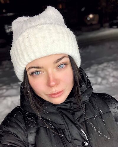  ,   Milana, 25 ,   ,   , c 