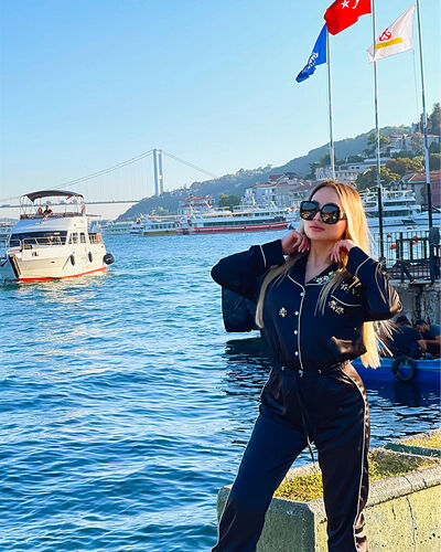  ,   Nazerke, 29 ,   c 