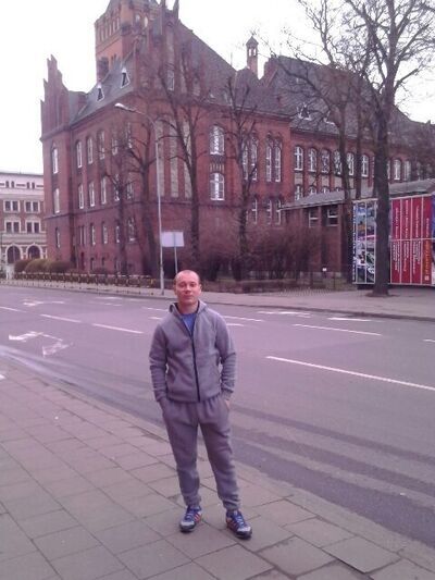  ,   Valentin, 32 ,  