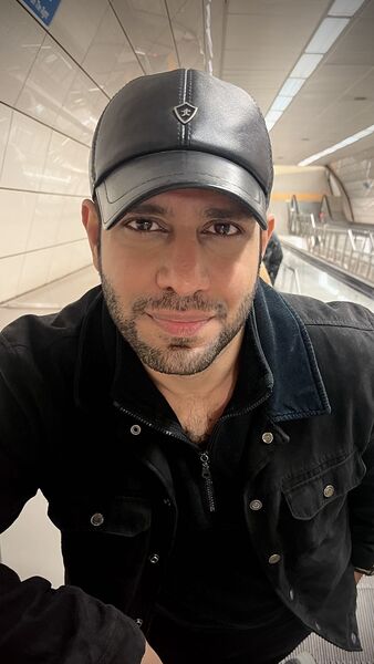  Lambeth,   Pooya, 37 ,   ,   