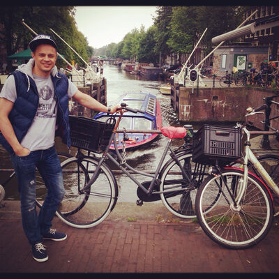  ,   Artem, 42 ,   