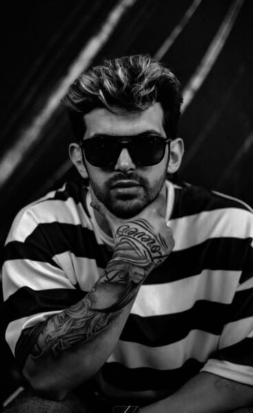  ,   Sina, 37 ,   ,   