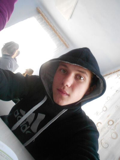  ,   Oleg, 33 ,   