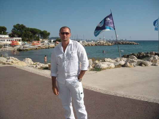  Palais-Bourbon,   Artyom, 49 ,  