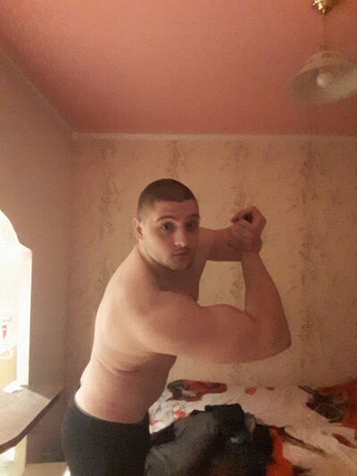  ,   Alexandro, 31 ,  