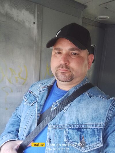  ,   Maikol, 44 ,   ,   