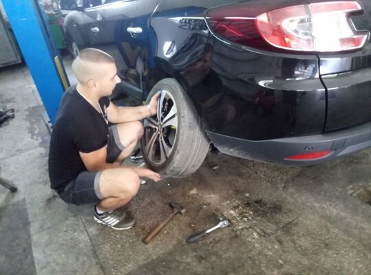  ,   Denis, 28 ,     , c 