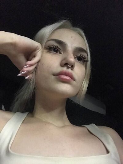  --,   Anya, 22 ,  