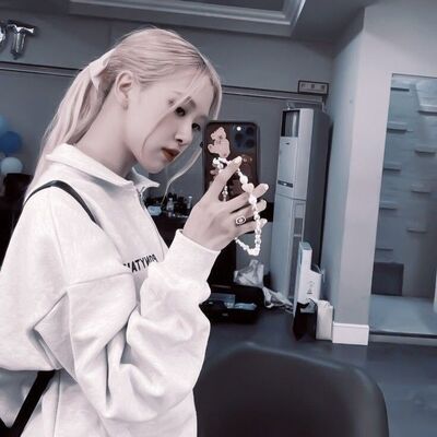  ,   Roseanne, 28 ,   ,   