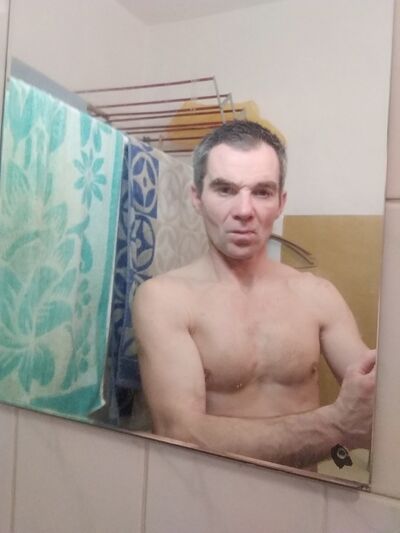  ,   Robert, 48 ,   