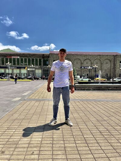 ,   Maksim, 22 ,   ,   , c , 