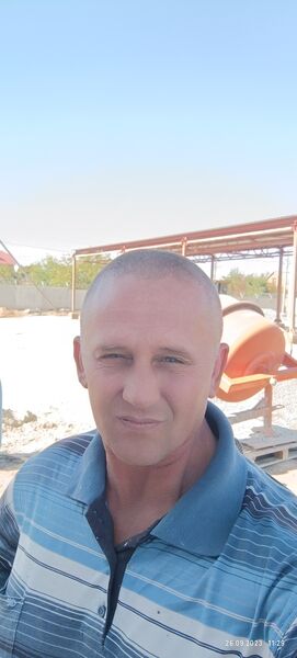  ,   Vikto, 47 ,   c 