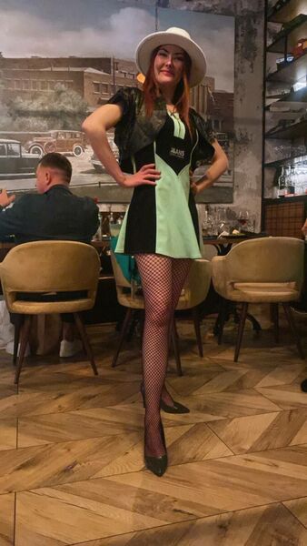  ,   Julia, 40 ,   ,   , c , 