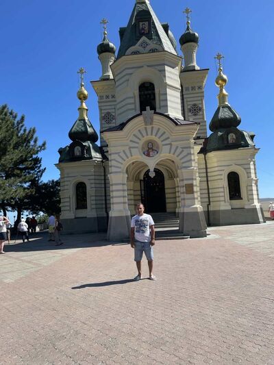  ,   Hovik, 42 ,   ,   