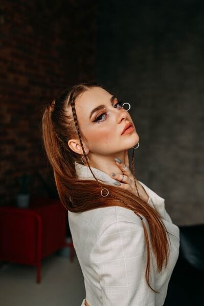  ,   Nina, 25 ,   ,   