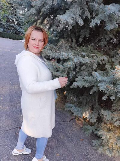  ,   Julia, 46 ,   ,   
