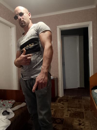  ,   Gianni, 28 ,   ,   