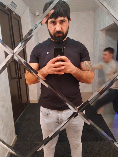  ,   Ali, 32 ,   ,   